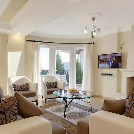 Sleeps 10 Pool Air Con Wifi * קלקן