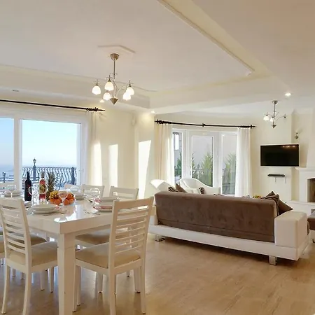 וילה Sleeps 10 Pool Air Con Wifi