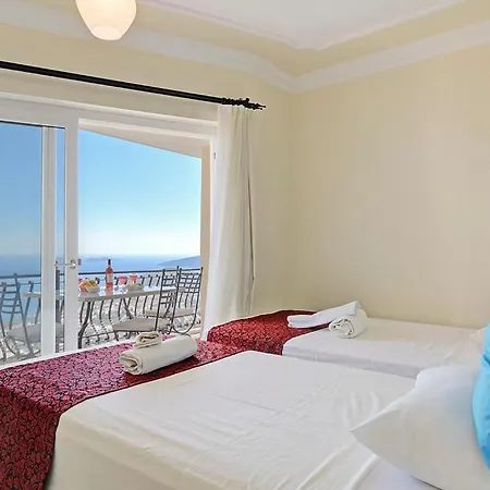 Sleeps 10 Pool Air Con Wifi וילה קלקן