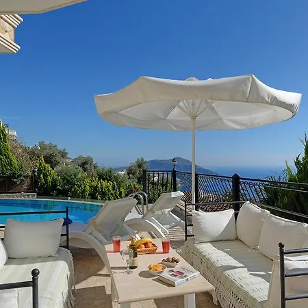 Sleeps 10 Pool Air Con Wifi קלקן