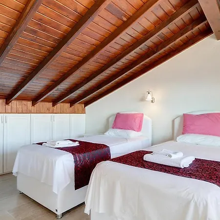 Sleeps 10 Pool Air Con Wifi קלקן